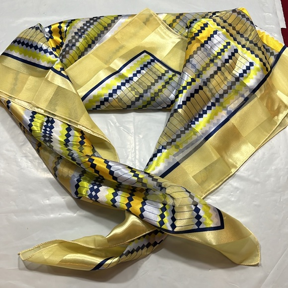 Vintage yellow white silky Big square scarf zig zag 70s print Mod, retro 39x39” - Picture 3 of 11